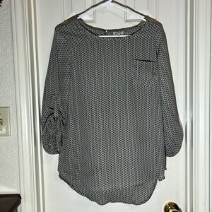 Lily White • Women’s Geo print long sleeve blouse • Size large